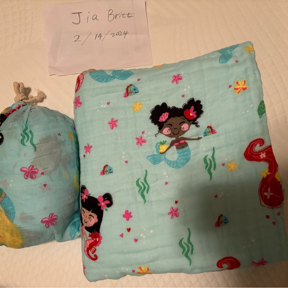 Coco moon Hawaii under the Kai crib sheet and quilt blanket EUC